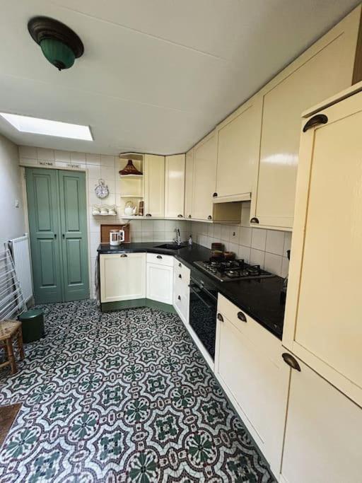 Onder De Kastanje! Villa Koedijk Luaran gambar